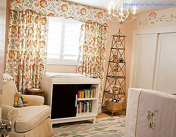 Decorate the baby's room. The curtains