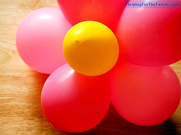 Bouquet of flowers with balloons. Balloon craft for children