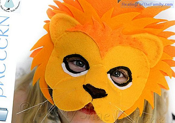 Lion mask with paper plate. Carnival Crafts