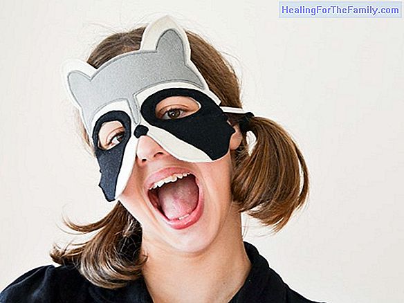 Raccoon mask. Carnival Crafts