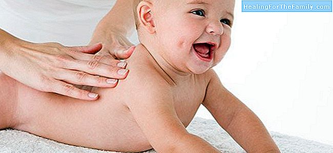 Baby massage strengthens the bond with parents