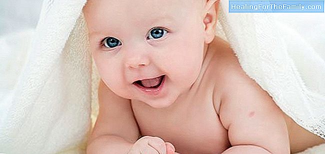 Tørr hud på babyer, bryr seg om babyens hud, beskytter babyens hud, hydrering av baby, hud på baby tørr hud på babyer