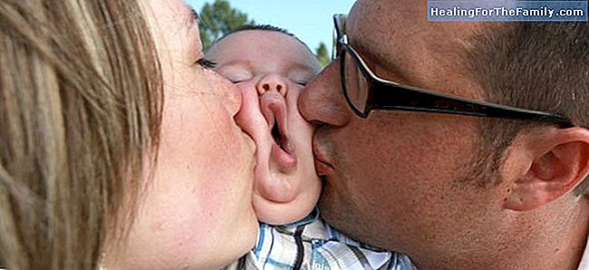 Roliga och originella kyssar mellan föräldrar och barn