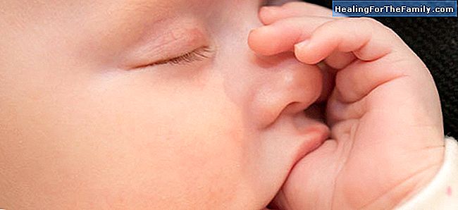 Tricks für das Kind zu stoppen seine Finger saugen