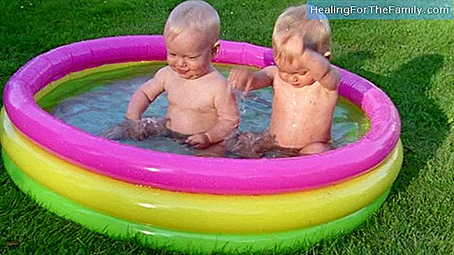 Lernmaterialien für Babys im Pool
