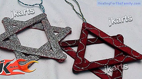 Christmas stars with glitter. Craft with ice cream sticks