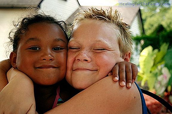 7 Benefits of hugs for children