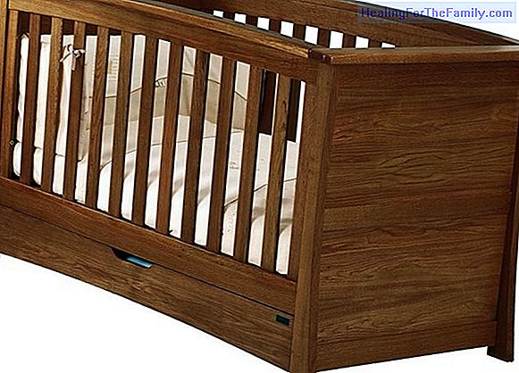 The good and the bad of cots co-sleeping