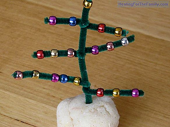 Christmas tree garland. Crafts for children