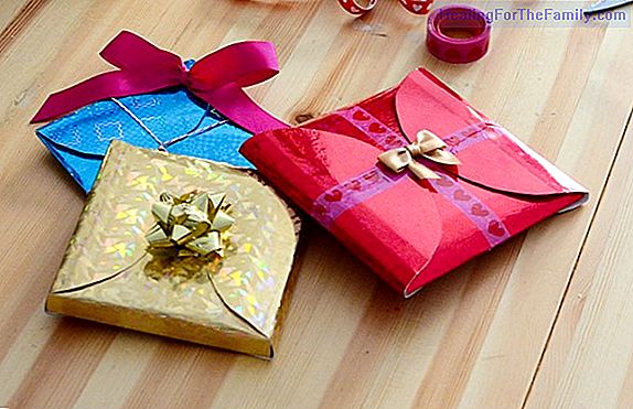 Gift bags for Christmas. Simple crafts for children