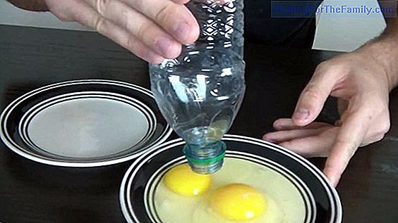 How to separate the yolk from the egg with a bottle. Experiments for children