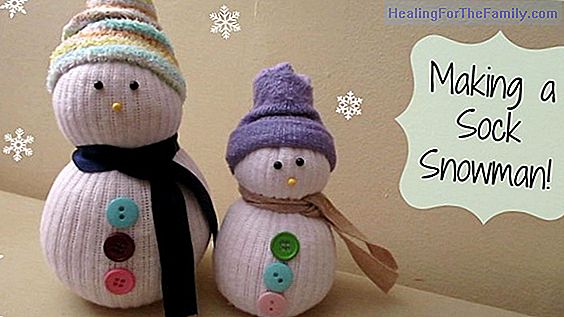 Snowman Handicraft. Christmas crafts for children