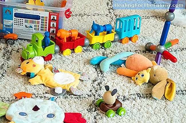 Leluja ja pelejä kannustaa lapsia heidän varhaislapsuudessa