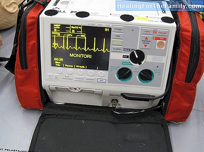 Mikä on defibrillaattori ja miten sitä käytetään lapsilla