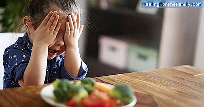 Les enfants qui ne veulent pas manger des aliments solides