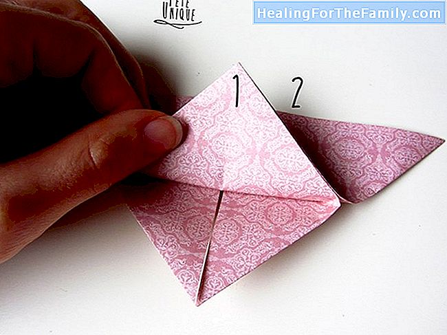 Crée un papillon origami. Artisanat pour les enfants