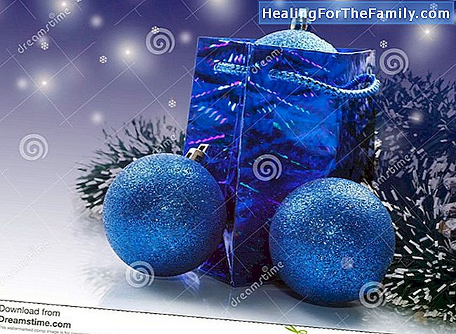 Cartolina di palle di Natale. Artigianato con feltro