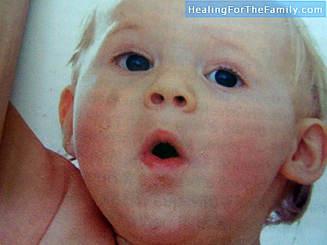 L'allattamento al seno dei gemelli e gemelli