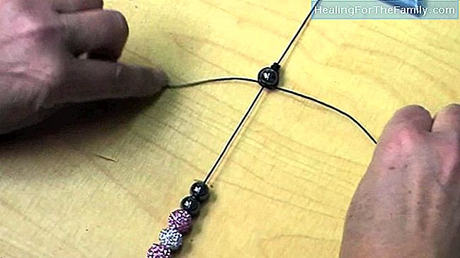 Bloemenarmband met kralen. DIY crafts