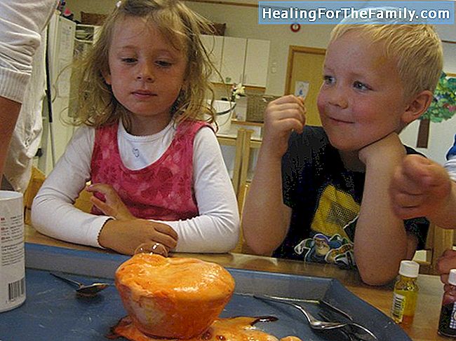 Oljelys med oransje. Eksperimenter for barn