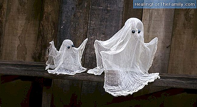 Fantome de Halloween. Artizanat carton pentru copii