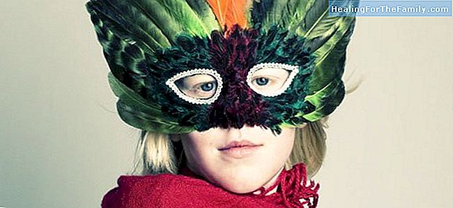 Varför lägger vi masker på karnevalen?