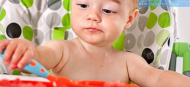 Introduction d'aliments solides dans l'alimentation du bébé