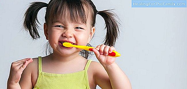 ילדים מועדים יותר חללי שיניים
