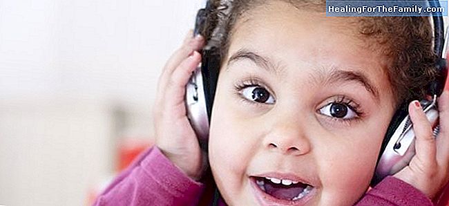 De gevaren van het gebruik van een hoofdtelefoon bij kinderen