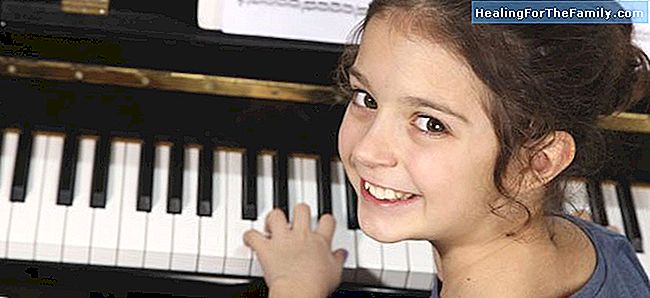 Fordeler ved å spille piano for barn