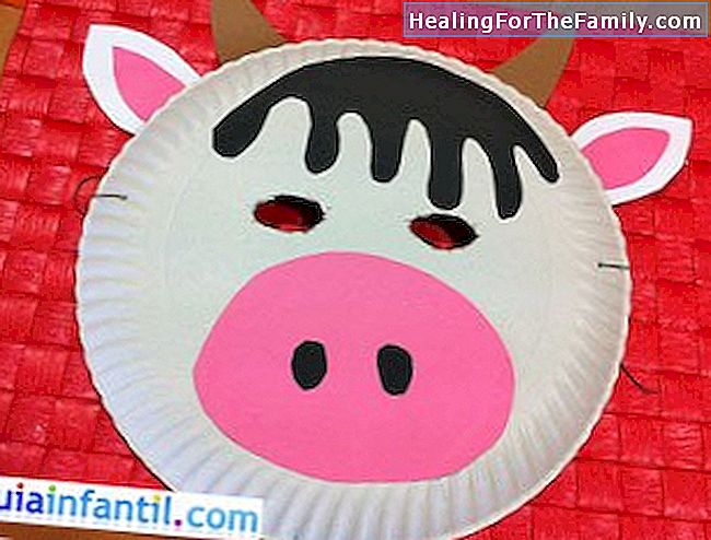 Masque de vache avec assiette en carton. Artisanat Carnaval