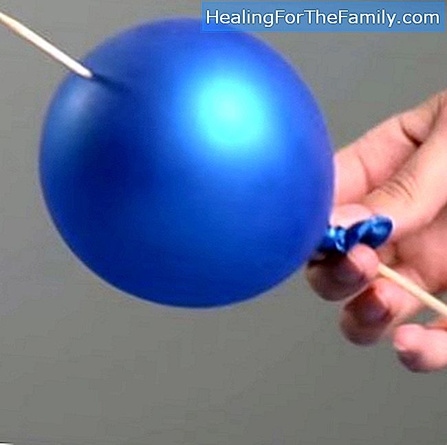 Hoe je door een ballon gaat zonder dat deze explodeert. Kinderen experimenteren