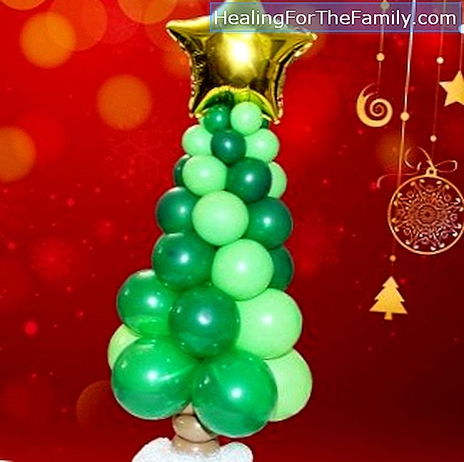 Wie einen Weihnachtsbaum mit Ballonen