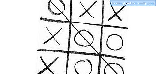 How to play the tic-tac-toe. Games for children with paper and pencil