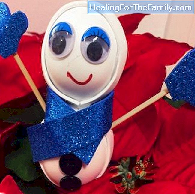 Artisanat de bonhomme de neige. l'artisanat de Noël pour les enfants