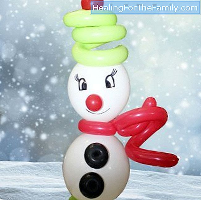 Lumiukko ilmapalloilla. Joulun käsityöt
