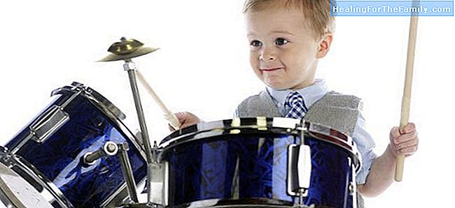 Fordelene med å spille trommer til barn